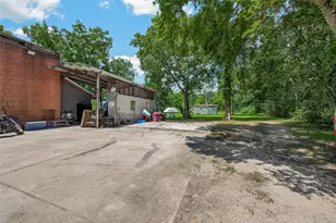 1316 N Main St, Highlands, TX 77562 - Photo 19