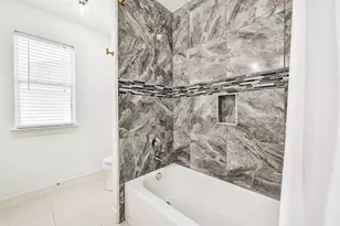 2422 Kinsdale Ave, Dickinson, TX 77539 - Photo 35