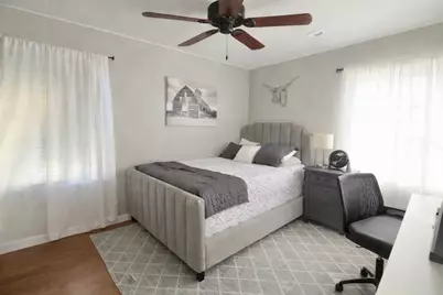 9535 Meadowbriar Lane, Houston, TX 77063 - Photo 11