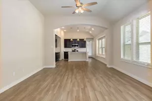 5063 Hazel Orch Dr, Houston, TX 77066 - Photo 5