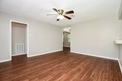 922 Bacliff Drive, Bacliff, TX 77518 - Photo 11