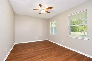 922 Bacliff Dr, Bacliff, TX 77518 - Photo 11