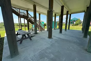 911 S Tinkle Ln, Crystal Beach, TX 77650 - Photo 11