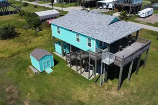 911 S Tinkle Ln, Crystal Beach, TX 77650 - Photo 3