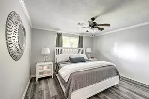 13934 St Marys Ln, Houston, TX 77079 - Photo 11