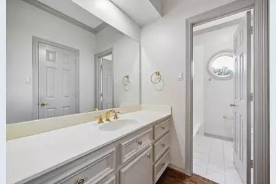 33 W Broad Oaks Drive, Houston, TX 77056 - Photo 29
