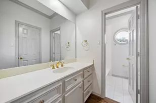33 W Broad Oaks Dr, Houston, TX 77056 - Photo 29