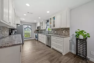 12102 Cherry Point Dr, Mont Belvieu, TX 77535 - Photo 9