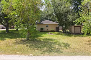 321 Circle Dr, Wharton, TX 77488 - Photo 33