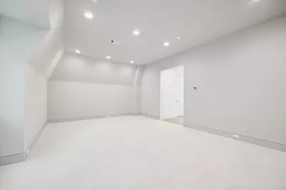 10 Wentworth Square Avenue, Houston, TX 77027 - Photo 29