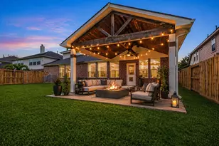 4438 W Maple Dr, Friendswood, TX 77546 - Photo 1