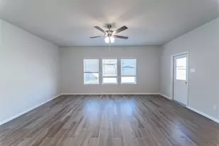 14318 Lunan Dr, Texas City, TX 77568 - Photo 9