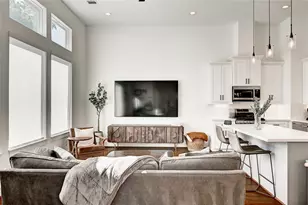 107 W Whitney St, Houston, TX 77018 - Photo 3