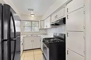 3230 Virginia St, La Marque, TX 77568 - Photo 9