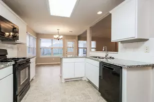 3219 Candlepine Dr, Spring, TX 77388 - Photo 9