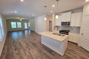 221 Harper Ridge Dr, Conroe, TX 77316 - Photo 3