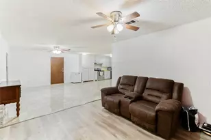 103 S Ringgold St, West Columbia, TX 77486 - Photo 5