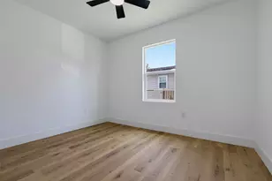1004 11th St N, Texas City, TX 77590 - Photo 7