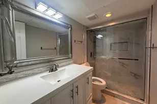 8299 Kingsbrook Rd, Houston, TX 77024 - Photo 11