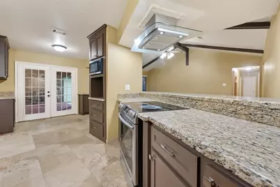 1011 Chateau Woods Parkway Drive, Conroe, TX 77385 - Photo 13