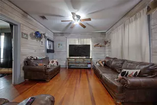 309 Anderson St, Schulenburg, TX 78956 - Photo 3