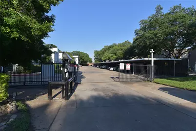 9809 Richmond Avenue #E7, Houston, TX 77042 - Photo 15