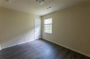 4942 Bataan Rd, Houston, TX 77033 - Photo 11