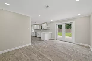 9642 Meadowglen Ln, Houston, TX 77063 - Photo 9