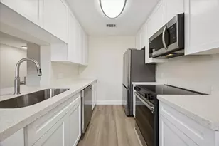 18800 Egret Bay Blvd, Houston, TX 77058 - Photo 9