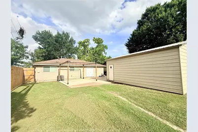1310 Valley Drive, Angleton, TX 77515 - Photo 9