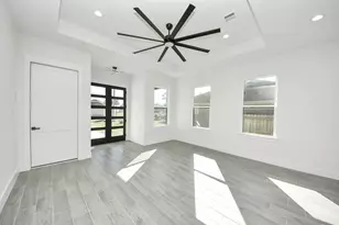 316 E Oakdale St, Dayton, TX 77535 - Photo 11