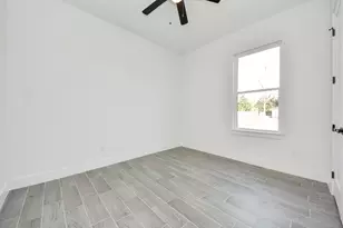 316 E Oakdale St, Dayton, TX 77535 - Photo 19