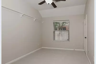 23 Lamps Glow Place, The Woodlands, TX 77382 - Photo 13