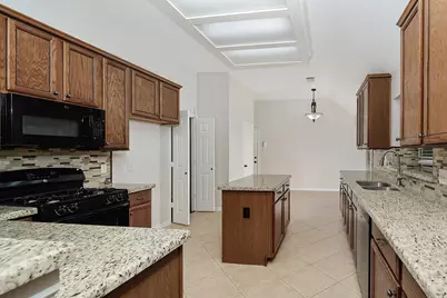 23 Lamps Glow Place, The Woodlands, TX 77382 - Photo 9