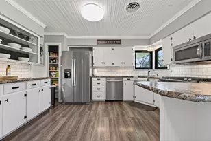 302 W Stone St, Brenham, TX 77833 - Photo 11