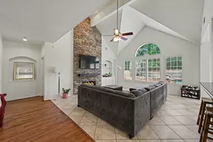 83 E Green Gables Cir, The Woodlands, TX 77382 - Photo 9