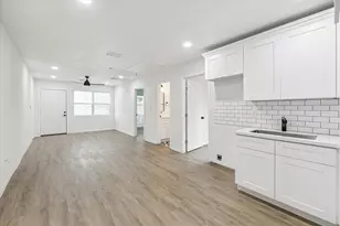 306 E E 40th 1/2 Building 1, Houston, TX 77018 - Photo 3