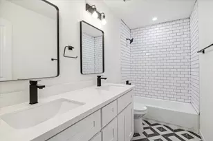 306 E E 40th 1/2 Building 1, Houston, TX 77018 - Photo 5