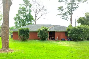 402 Sailfish St, Freeport, TX 77541 - Photo 1