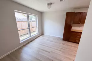 318 Flora Vista Dr, Houston, TX 77598 - Photo 7