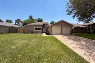 318 Flora Vista Dr, Houston, TX 77598 - Photo 1