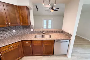 318 Flora Vista Dr, Houston, TX 77598 - Photo 9