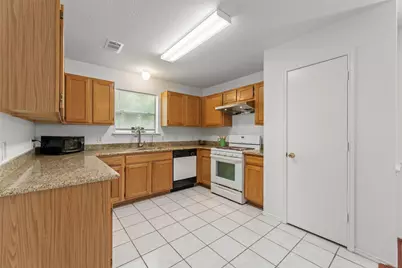 8252 Golf Green Circle, Houston, TX 77036 - Photo 7