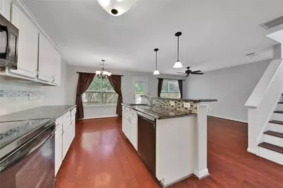 26 N Walden Elms Circle, The Woodlands, TX 77382 - Photo 9