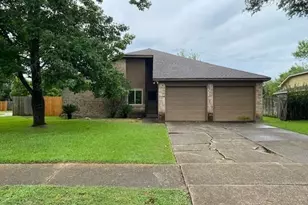 523 Gleneagles Dr, Friendswood, TX 77546 - Photo 1
