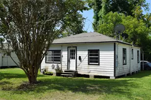 507 Peach St, Sweeny, TX 77480 - Photo 1