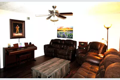 303 N 9th Street, Beasley, TX 77417 - Photo 3