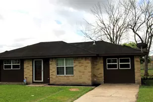 303 N 9th St, Beasley, TX 77417 - Photo 1