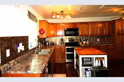 303 N 9th Street, Beasley, TX 77417 - Photo 7