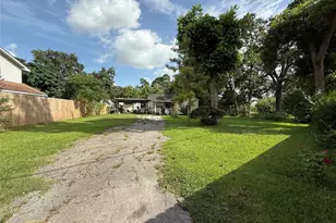 4302 Banner Dr, Houston, TX 77013 - Photo 3